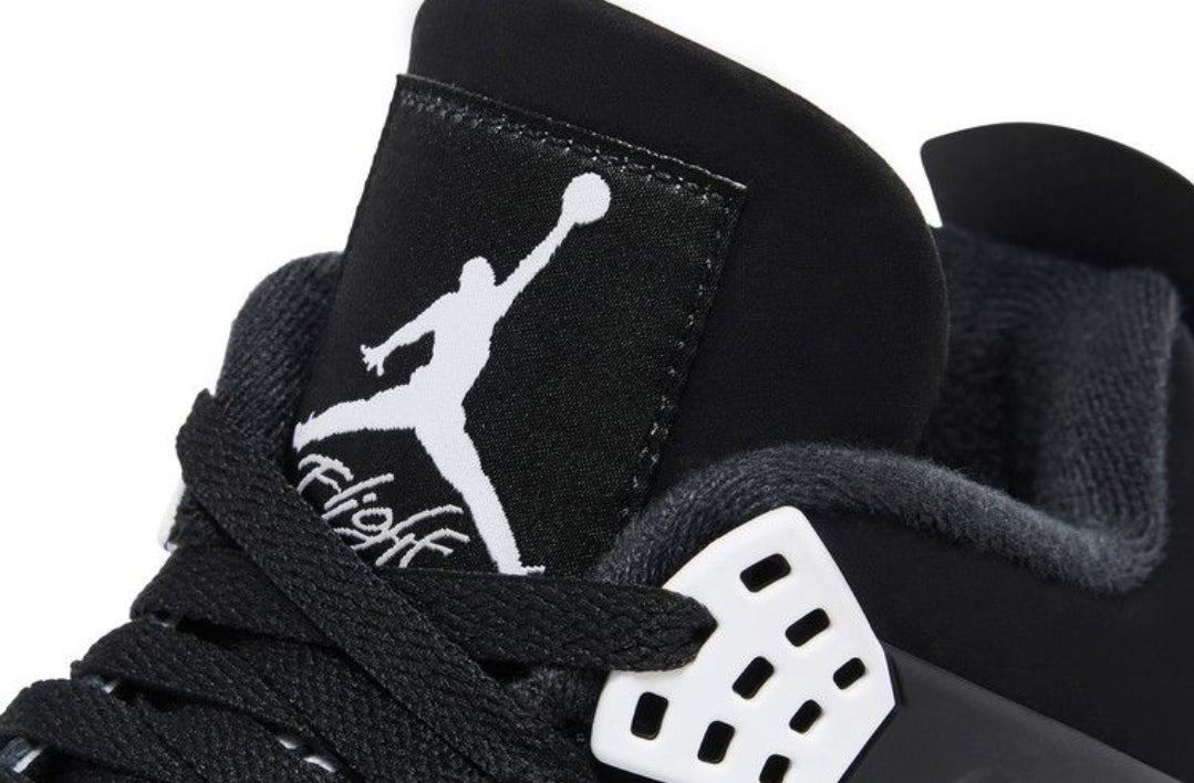Air Jordan 4 Retro "White Thunder"