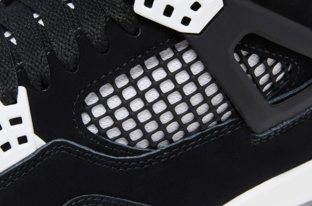 Air Jordan 4 Retro "White Thunder"